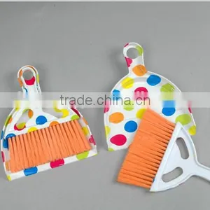 Printed Plastic Dustpan and Brush Set for Table thumbnail-4