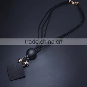 Rubber Rhombus Pendant Necklace Large Rubber Bead Pendant Wax Cord Necklace Simple Geometric Necklace for Autumn Garment thumbnail-2