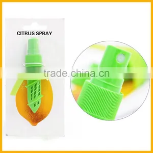 New Design Kitchenware Plastic Lemon Squeezer Spray thumbnail-4