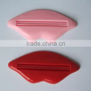 Plastic Mouth Shape Toothpaste Holder Squeezer thumbnail-1