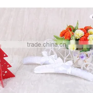Delicate Design Ribbon Dog Clothes Hanger Bracket Wholesale thumbnail-2