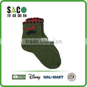 Dark Green Acrylic Floor Socks With Red Cuff Edge With Knitted Bowknot thumbnail-2