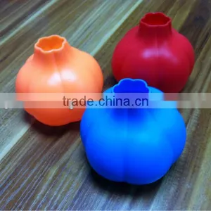 New Creative Silicone Garlic Peeler Easy Kitchen Tool Devices-magic Peeling thumbnail-2