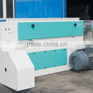 Animal Feed Crushing Machine With Triple Roller thumbnail-2