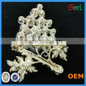 Nice Fashion Animal Crystal Grape Shape Rhinestone Brooch thumbnail-3