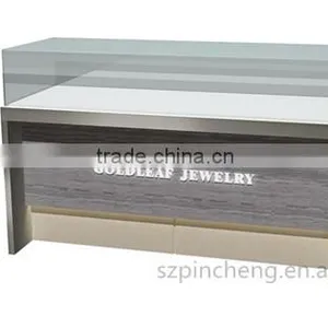 Mobile Phone Store Interior Design With Small Acrylic Case thumbnail-4