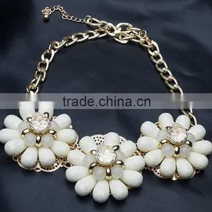 2015 Big Hawaii Flower Necklace thumbnail-3