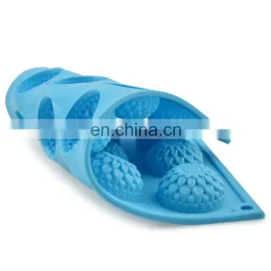 15 Holes DIY Daisy-shaped Ice Cubes and Molds for Cakes, Chocolates and Puddings thumbnail-2