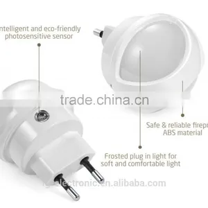 Automatic LED Night Light Plug-in Wall Light With Dusk to Dawn Sensor thumbnail-4