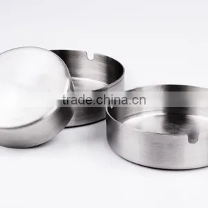 Wholesale Simple Portable Ashtray With Custom Logo thumbnail-2