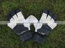 BEST GOAL KEEPING GLOVES thumbnail-1