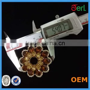 Wholesale Fashion Elegant Diamond Flower Shape Bulk Metal Brooch thumbnail-1