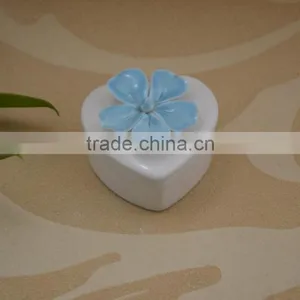 Factory Direct Small Ceramic Jewel Box With Flower Shape Design thumbnail-3