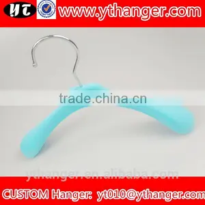 YY0498 Blue Velvet Plastic Kids Hanger Wide Shoulder Velvet Baby Coat Hanger Supplier's Choice thumbnail-1