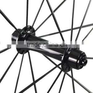 China Suppliers OEM 700C Carbon Clincher Tubeless Ready 25mm Width Road Rims Road Bike Wheels thumbnail-5