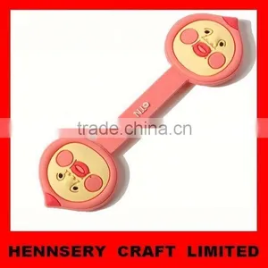 Customized Shape and Logo Soft Pvc Rubber Wire Wine Bottle Holder thumbnail-2