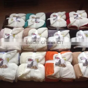 Manufactory Wholesale Home Designs Home Textile 100% Polyester Coral Fleece Fabric Blanket Cheap 2 in 1 Pillow Blanket thumbnail-4