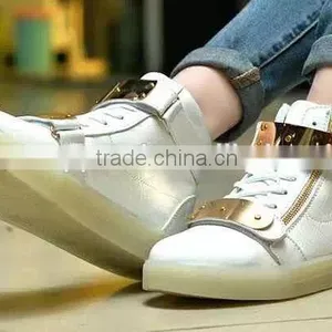 Boy and Girls LED Lights Sports Shoes thumbnail-5