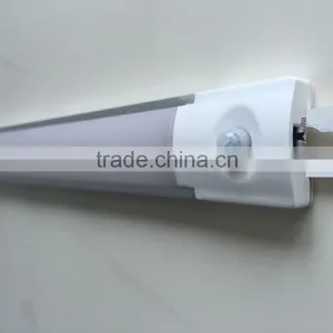 Wardrobe /Closet Light Aluminum With USB Charger LED Cabinet Light thumbnail-2