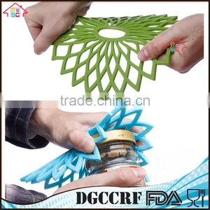 Premium Quality Cheap Insulated Flexible Durable Non Slip Coasters Multi-Use Flower Shaped Trivet Silicone Mat Hot Pads thumbnail-5