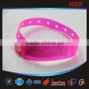 MDW409 Custom LF/HF/UHF RFID Silicone Waterproof Wristbands in China thumbnail-6