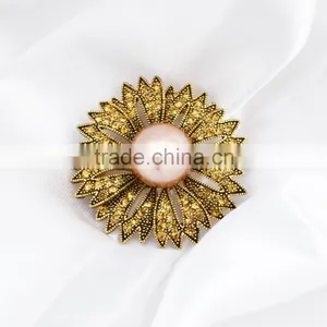 2015 Wholesale Cheap Gold Plating Fashion Brooch Pearl Diamond Gold Flower Brooch thumbnail-4