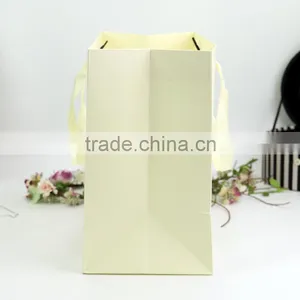 Chinese Factories Wholesale Custom Fashion Beautiful Glossy Paper Shopping Bags, Cheap White Paper Bag thumbnail-3
