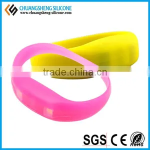 Factory Price Fashion LED Silicone Wrist Bracelet thumbnail-3