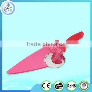 China Popular Plastic Blade Bicycle Pizza Cutter Fork Made by Ningbo Factory thumbnail-1