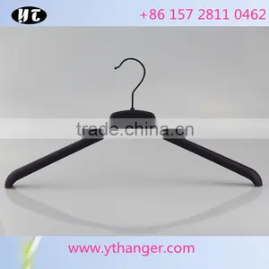 Antislip Surface Good Quality Plastic Rubber Hanger for Men thumbnail-3