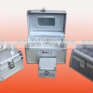 Aluminum Cosmetic Case thumbnail-1
