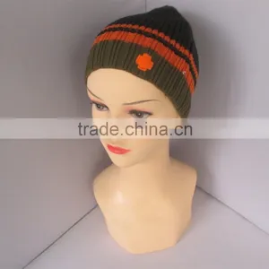 Wholesale Best Selling Knitted Fabric 100%Acrylic Beanie Hats With a Ball thumbnail-1