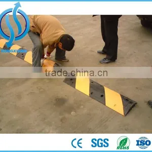 Rubber Reflective Road Speed Hump thumbnail-3