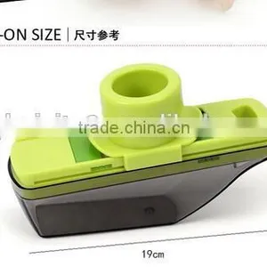 Cy284 Multifunction Kitchen Vegetable Tool Plastic Garlic Press Grater With Storage for Garlic Ginger thumbnail-6