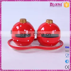 Ceramic Christmas Desgin Salt and Pepper Shaker Set thumbnail-3