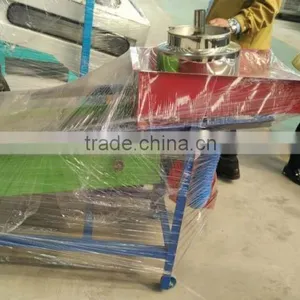 Small Peanut Shelling Machine for Pretreatment Before Pressing Oil thumbnail-3