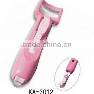 Plastic Cosmetic Eyelash Curler thumbnail-1