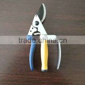 Garden Hand Pruner thumbnail-1