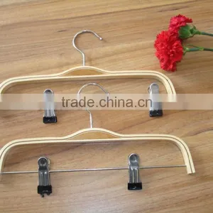 Bamboo Hanger With Clips thumbnail-2