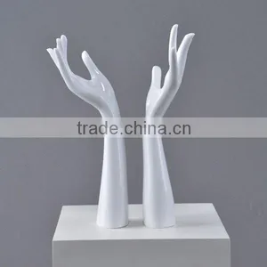 Plastic Mannequin Hands thumbnail-2
