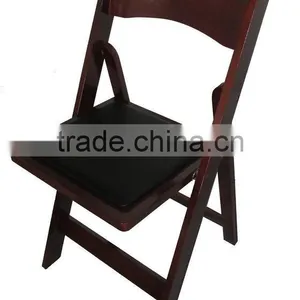 Деревянные и кожанные складные стулья для свадьбы thumbnail-2