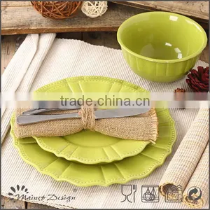 Embossed Solid Color Cheap Dinnerware Set thumbnail-1