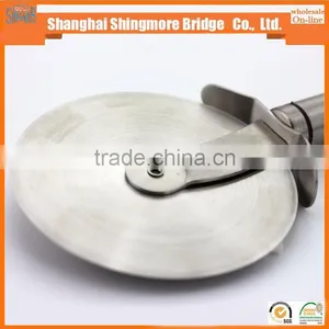 China Kitchenware Factory Supply High Quality Pizza Cutter for Family thumbnail-6