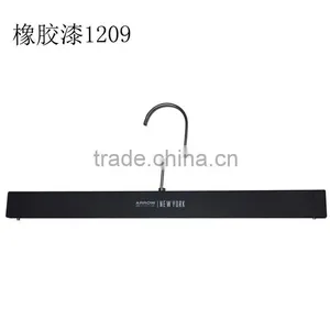 Fashion Plastic Pant Luxury Rubber Plastic Bottom Hanger thumbnail-3