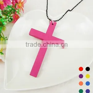 Decorative Various Color Fashion Wood Cross Pendant thumbnail-2