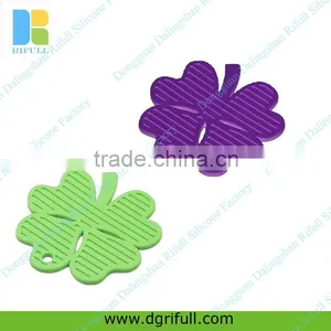 Leaf Silicone Kitchen Hot Pads thumbnail-1