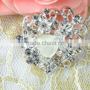 Lowest Price Button Brooch Pin, Zinc Alloy Pin Brooch, Crystal Pin Brooch, Strass Brooch for Wedding Dress thumbnail-1