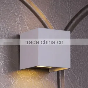 CE and RoHS Hot Sale Led Wall Light White or Black thumbnail-1