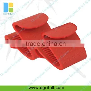 Set of 2 Silicone Pinch Grips thumbnail-1
