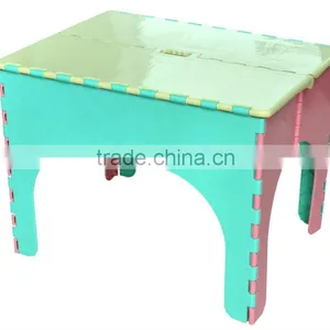Plastic Foldable Table thumbnail-1